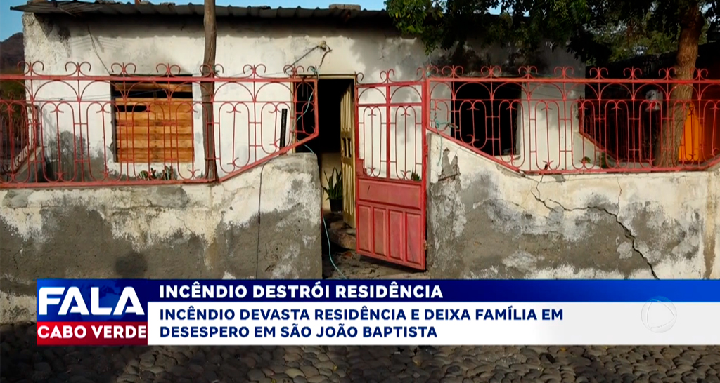 INCÊNDIO DESTRÓI RESIDÊNCIA