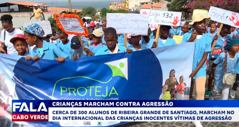 CRIANÇAS MARCHAM CONTRA AGRESSÃO