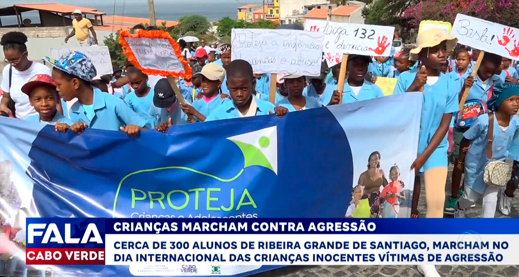 CRIANÇAS MARCHAM CONTRA AGRESSÃO