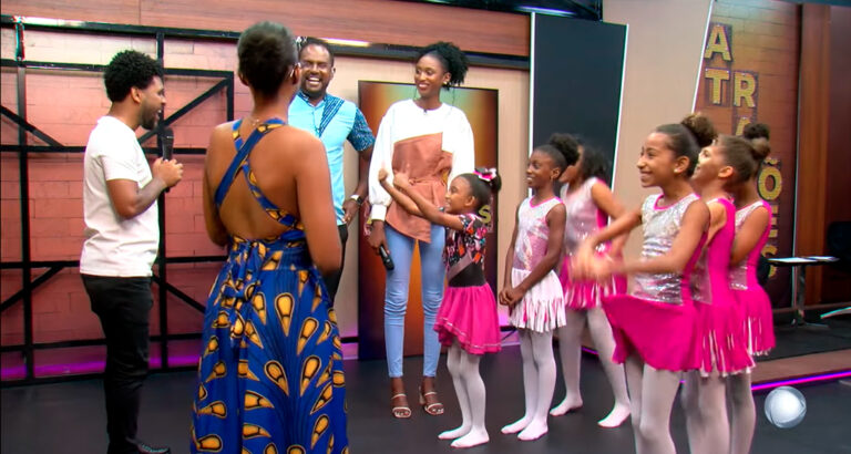 Dinâmica Divertida: Crianças de “Dança e Arte” e Stivan participam do jogo “mimica”