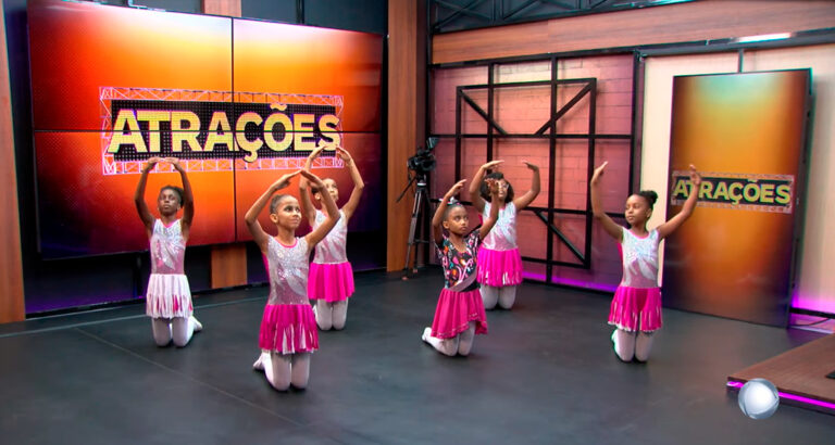Grupo mirim “Dança e Arte” faz performance de dança com Ballet