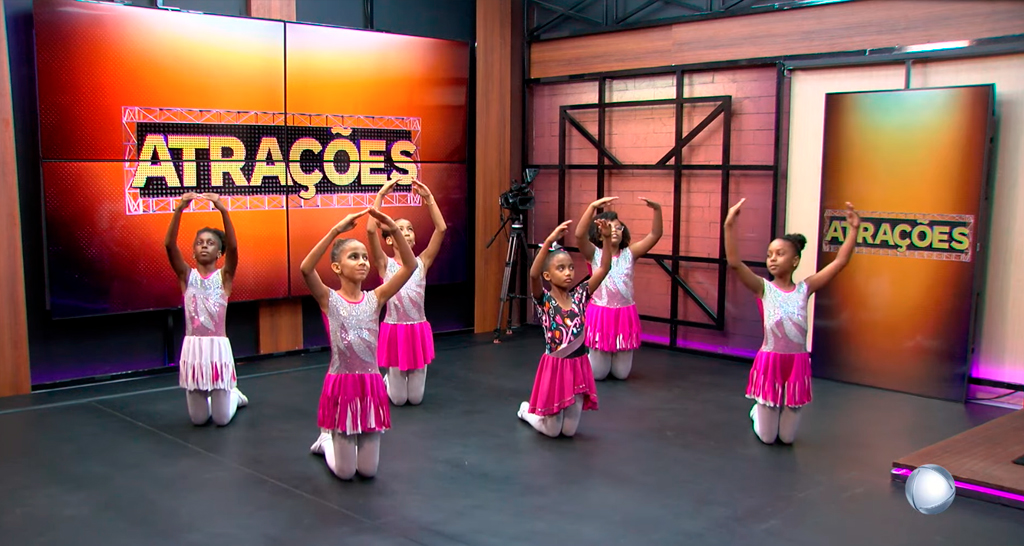 Grupo mirim “Dança e Arte” faz performance de dança com Ballet