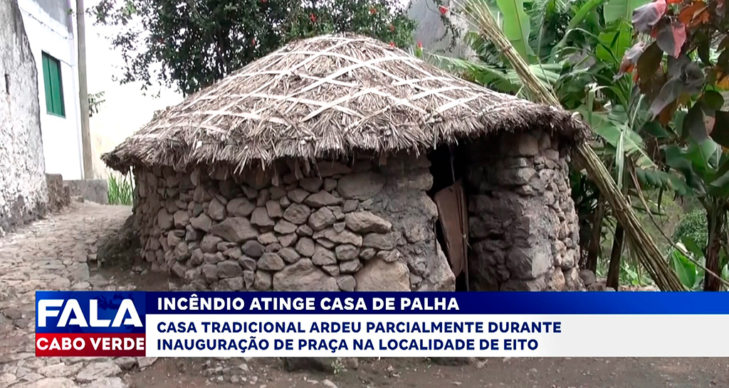 INCÊNDIO ATINGE CASA DE PALHA