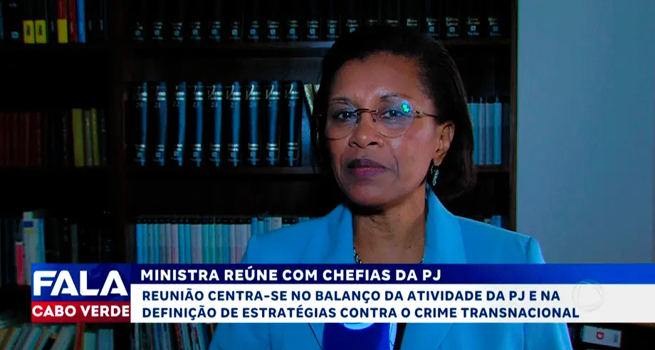 MINISTRA REÚNE COM CHEFIAS DA PJ