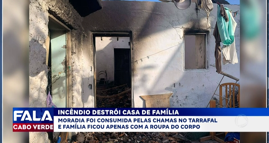INCÊNDIO DESTRÓI CASA DE FAMÍLIA