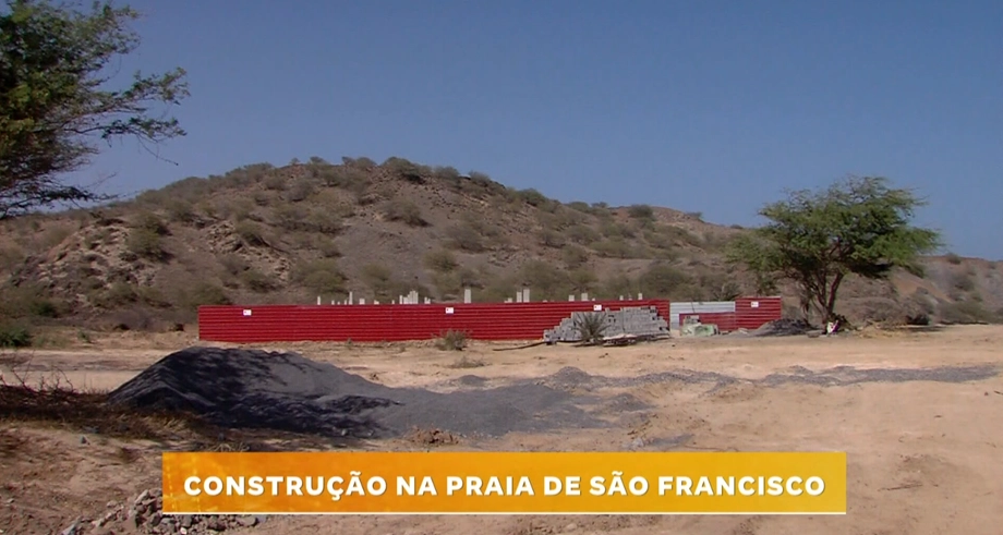 CONSTRUÇÃO NA PRAIA DE SÃO FRANCISCO