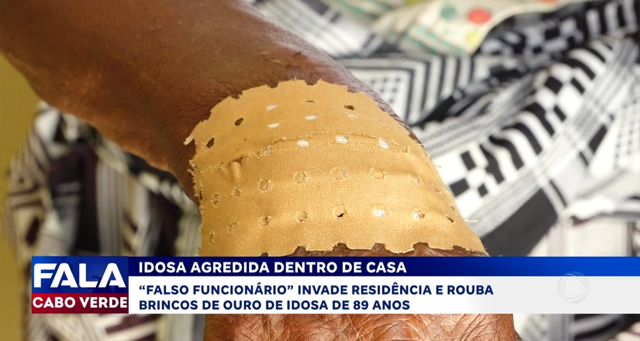 IDOSA AGREDIDA DENTRO DE CASA