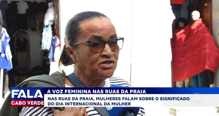 A VOZ FEMININA NAS RUAS DA PRAIA