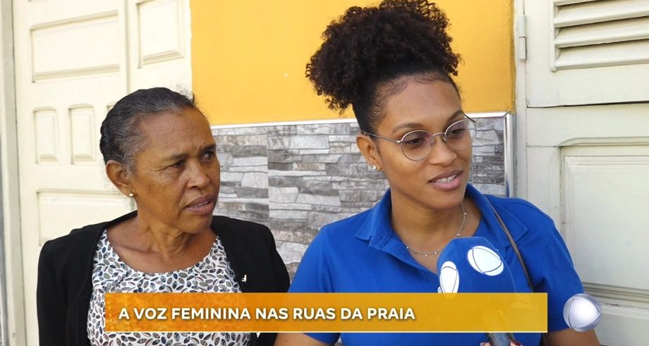 A VOZ FEMININA NAS RUAS DA PRAIA