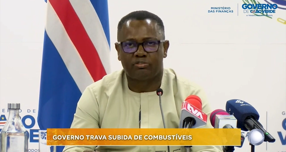 GOVERNO TRAVA SUBIDA COMBUSTÍVEIS