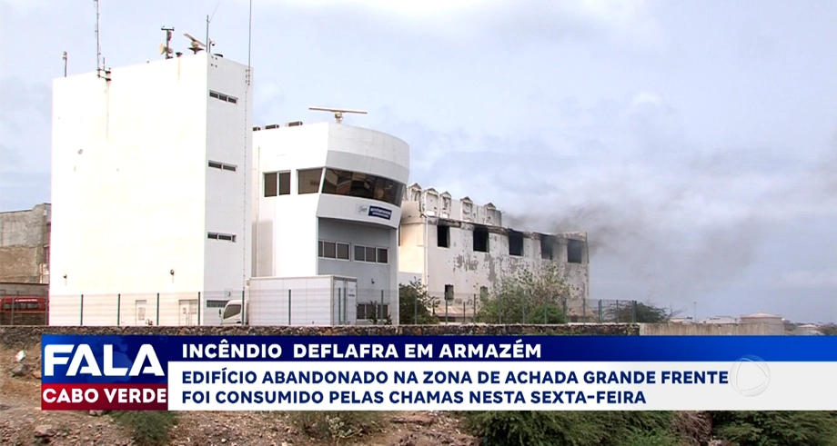 INCÊNDIO DEFLAGRA EM ARMAZÉM