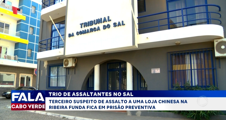 TRIO DE ASSALTANTES NO SAL