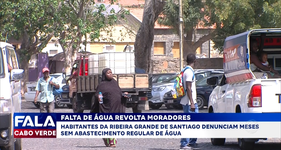 FALTA DE ÁGUA REVOLTA MORADORES