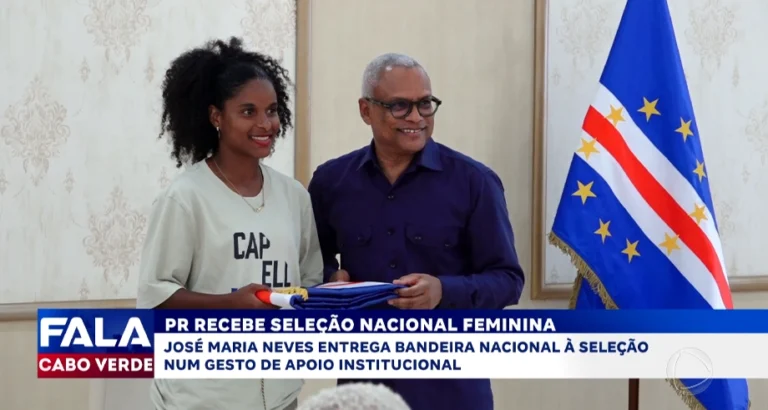 Presidente da República recebe Seleção Nacional Feminina e entrega Bandeira Nacional