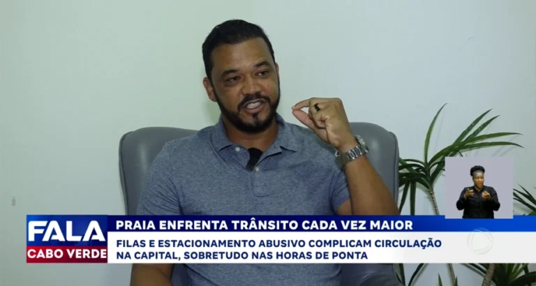 PRAIA ENFRENTA TRÂNSITO CADA VEZ MAIOR