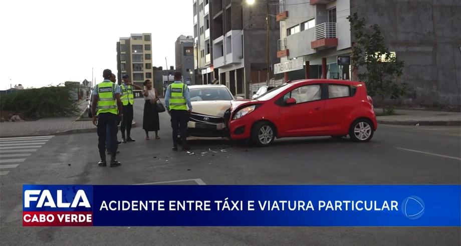 ACIDENTE ENTRE TÁXI E VIATURA PARTICULAR