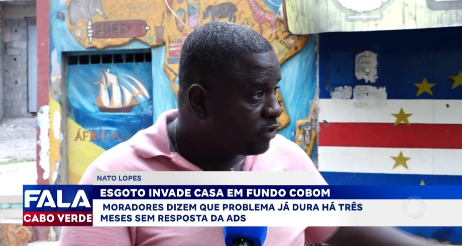ESGOTO INVADE CASA EM FUNDO COBOM