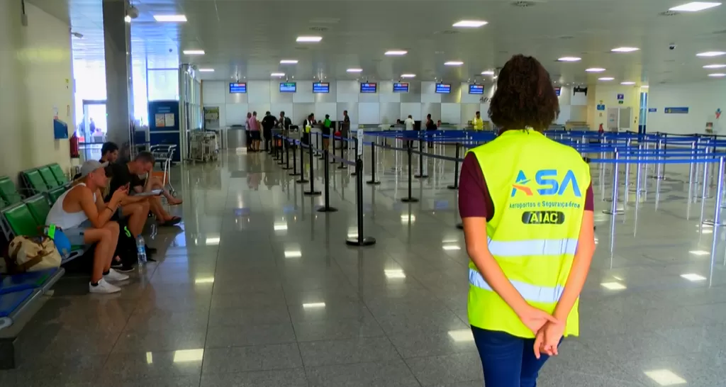 7 NIGERIANOS BARRADOS NO AEROPORTO